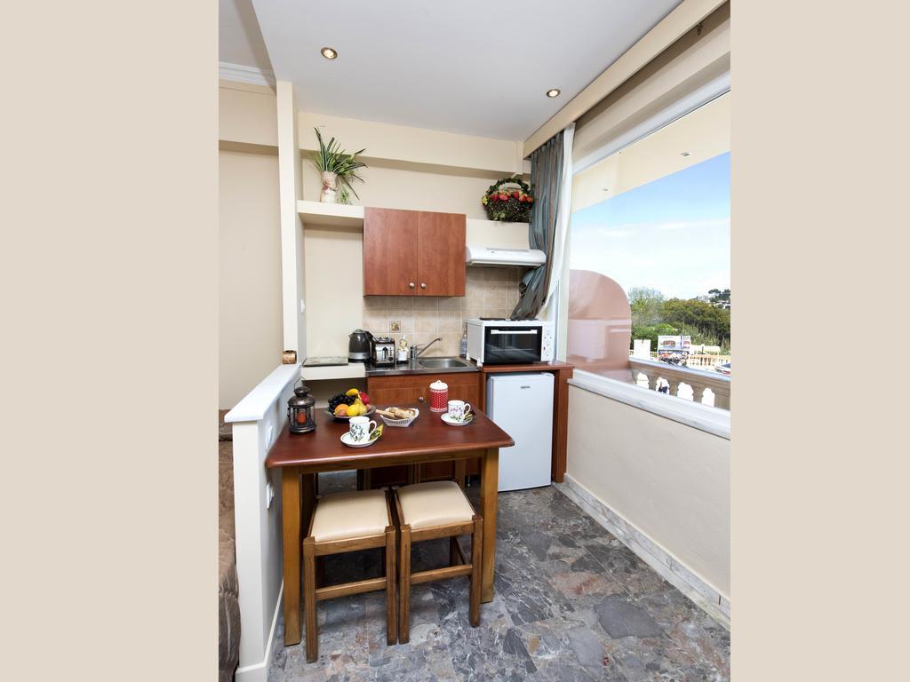 Mouse Island Aparthotel Perama  Rum bild